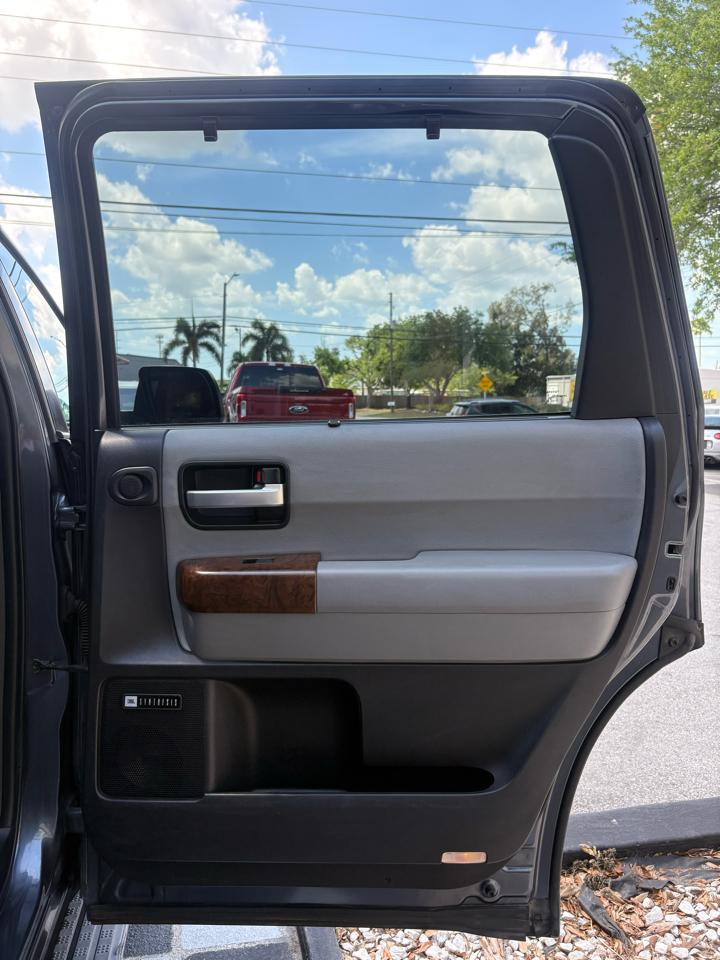 Toyota Sequoia Plantium 2WD 2010