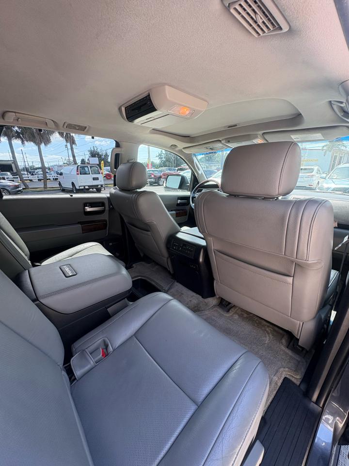 Toyota Sequoia Plantium 2WD 2010