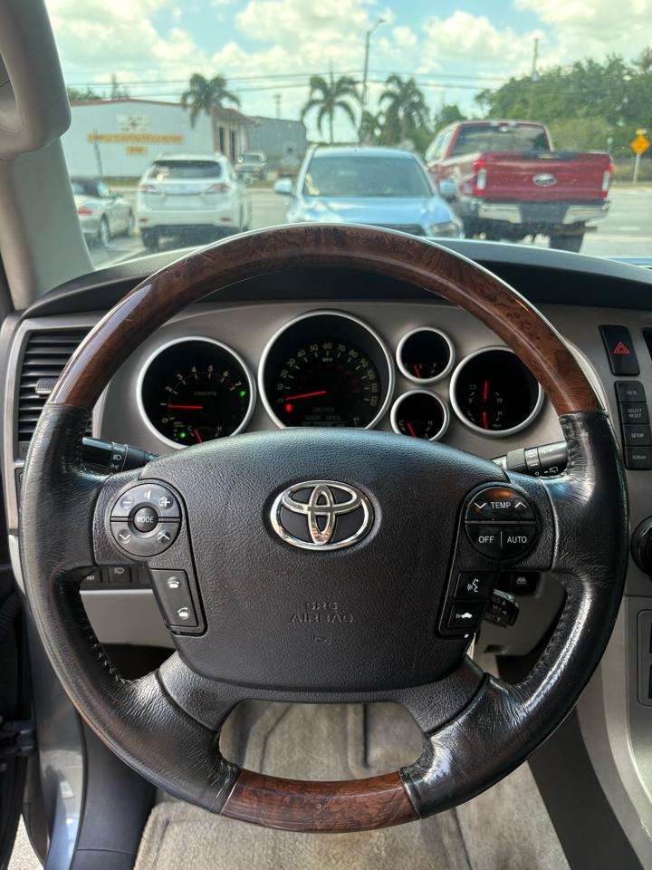 Toyota Sequoia Plantium 2WD 2010