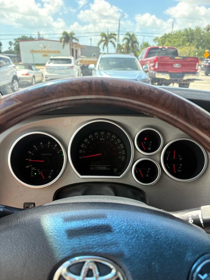 Toyota Sequoia Plantium 2WD 2010