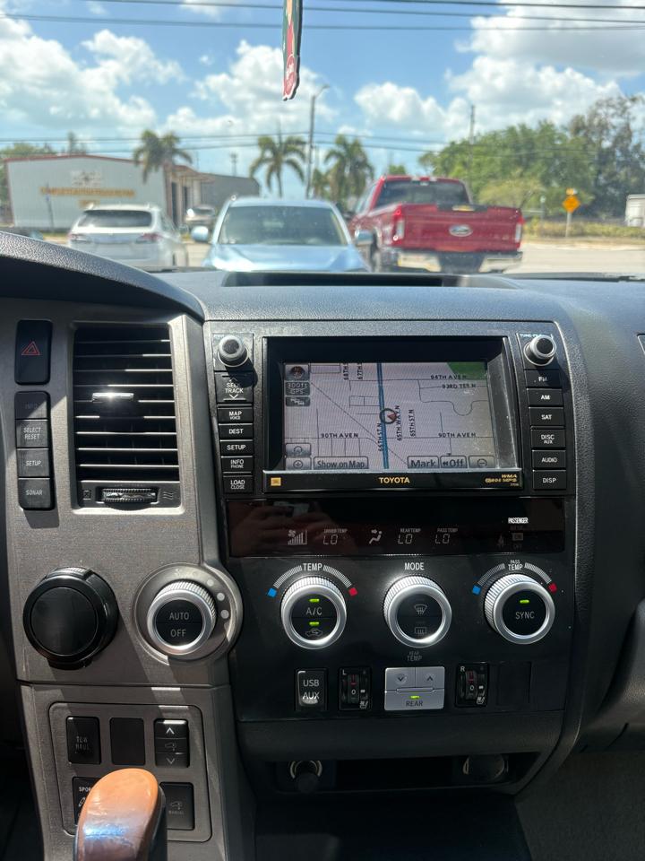 Toyota Sequoia Plantium 2WD 2010