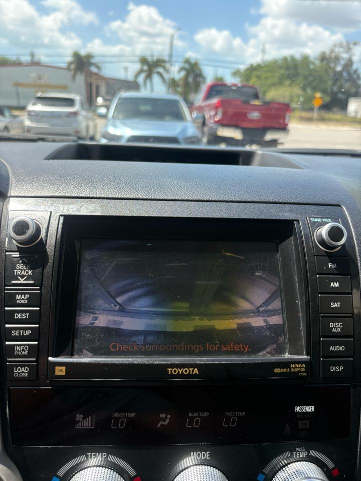 Toyota Sequoia Plantium 2WD 2010