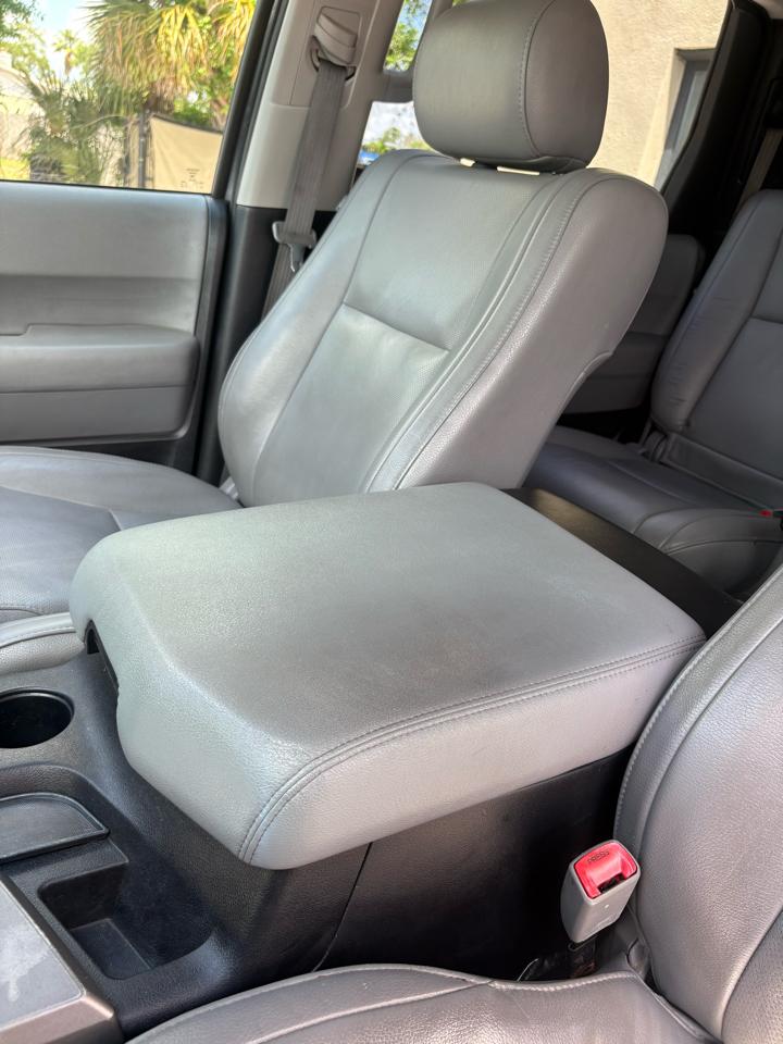 Toyota Sequoia Plantium 2WD 2010