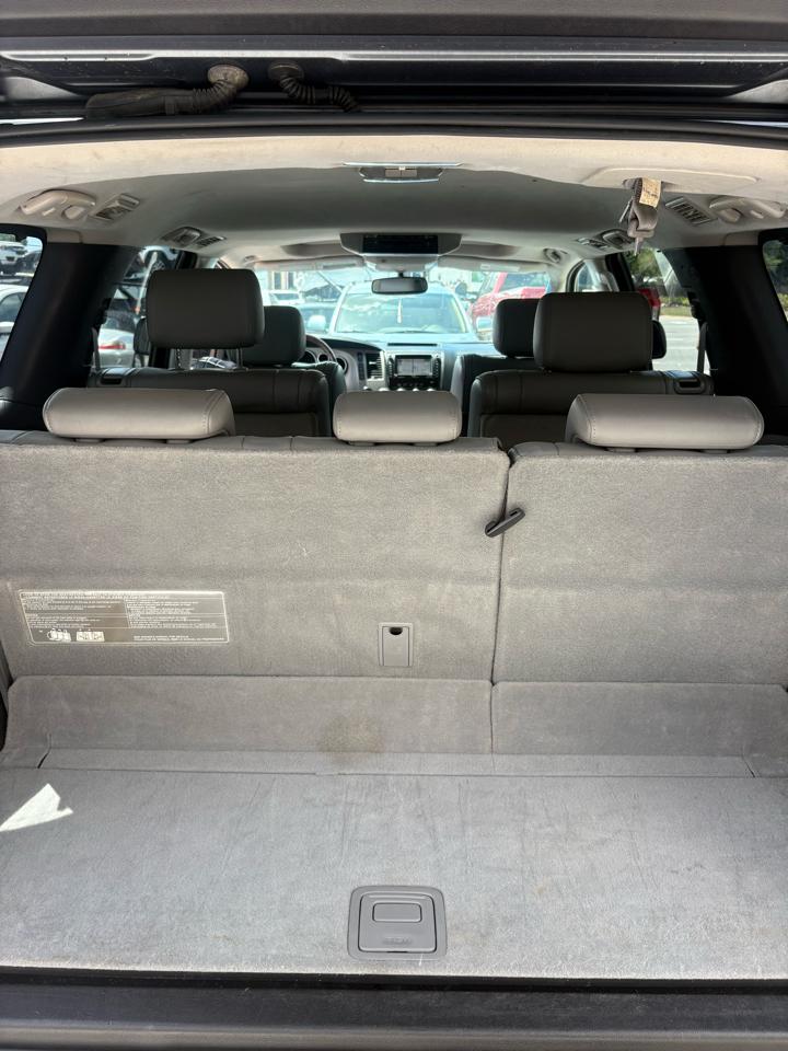 Toyota Sequoia Plantium 2WD 2010