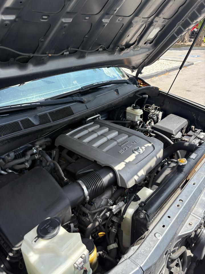 Toyota Sequoia Plantium 2WD 2010