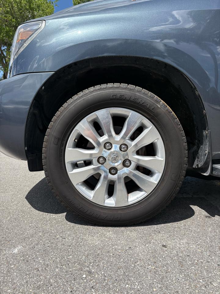 Toyota Sequoia Plantium 2WD 2010