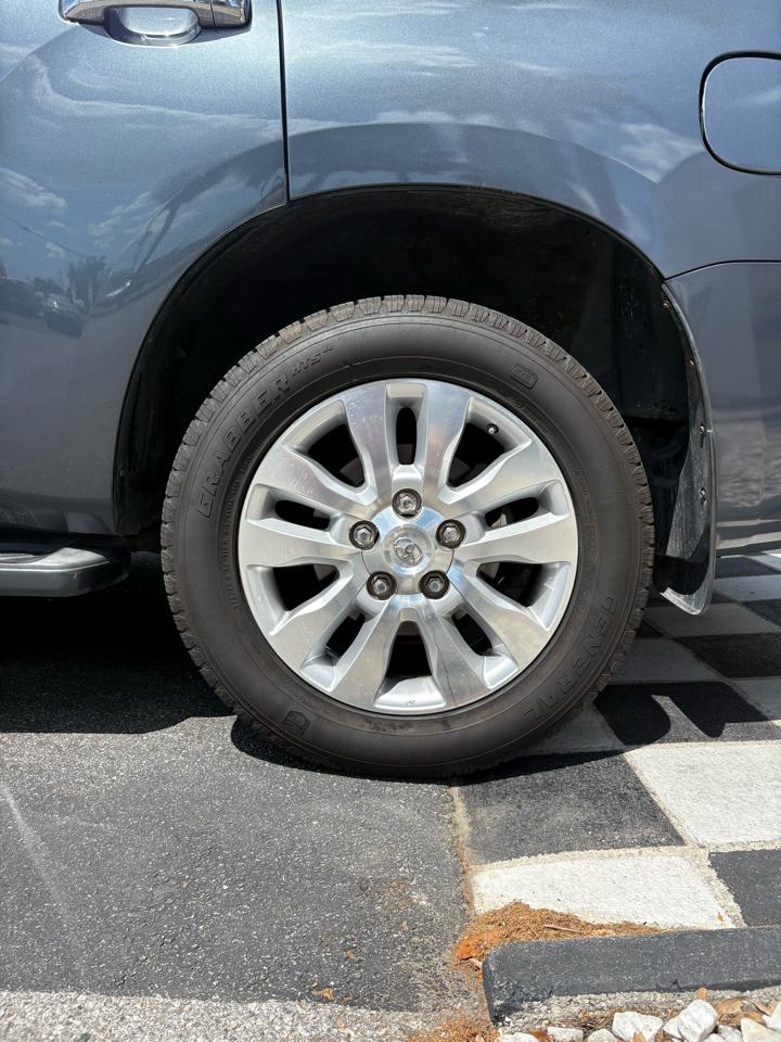 Toyota Sequoia Plantium 2WD 2010