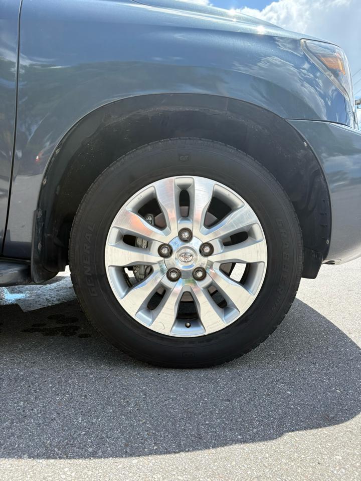 Toyota Sequoia Plantium 2WD 2010