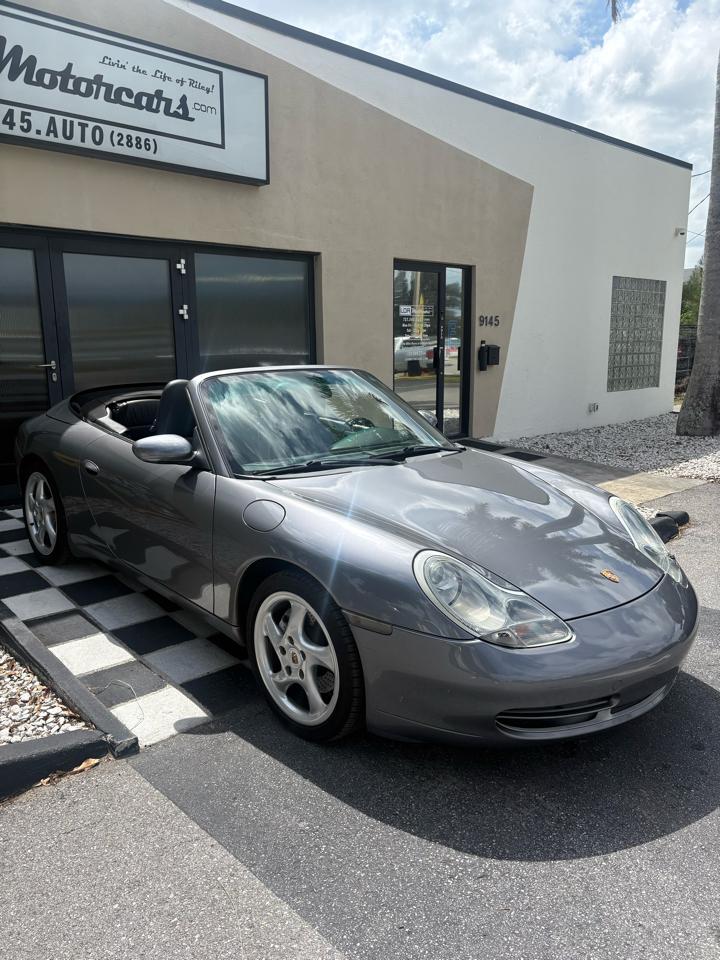 Porsche 911 2dr Cabriolet Carrera 4 2001