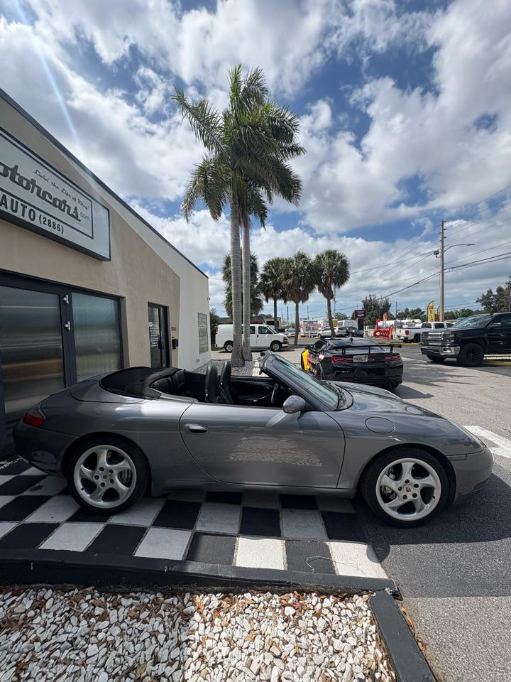 Porsche 911 2dr Cabriolet Carrera 4 2001
