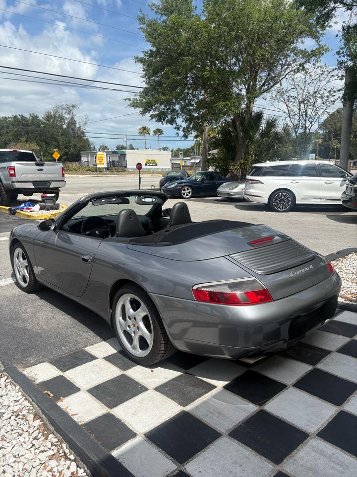 Porsche 911 2dr Cabriolet Carrera 4 2001