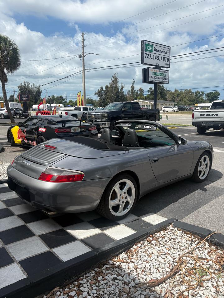 Porsche 911 2dr Cabriolet Carrera 4 2001