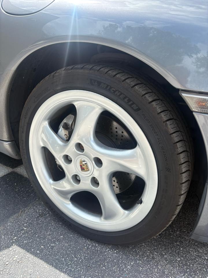 Porsche 911 2dr Cabriolet Carrera 4 2001