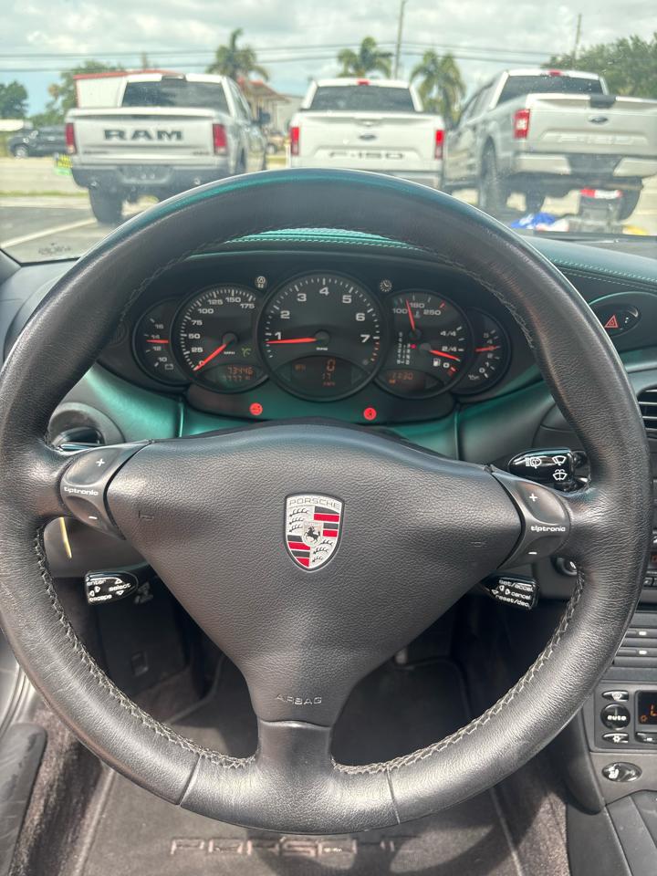 Porsche 911 2dr Cabriolet Carrera 4 2001