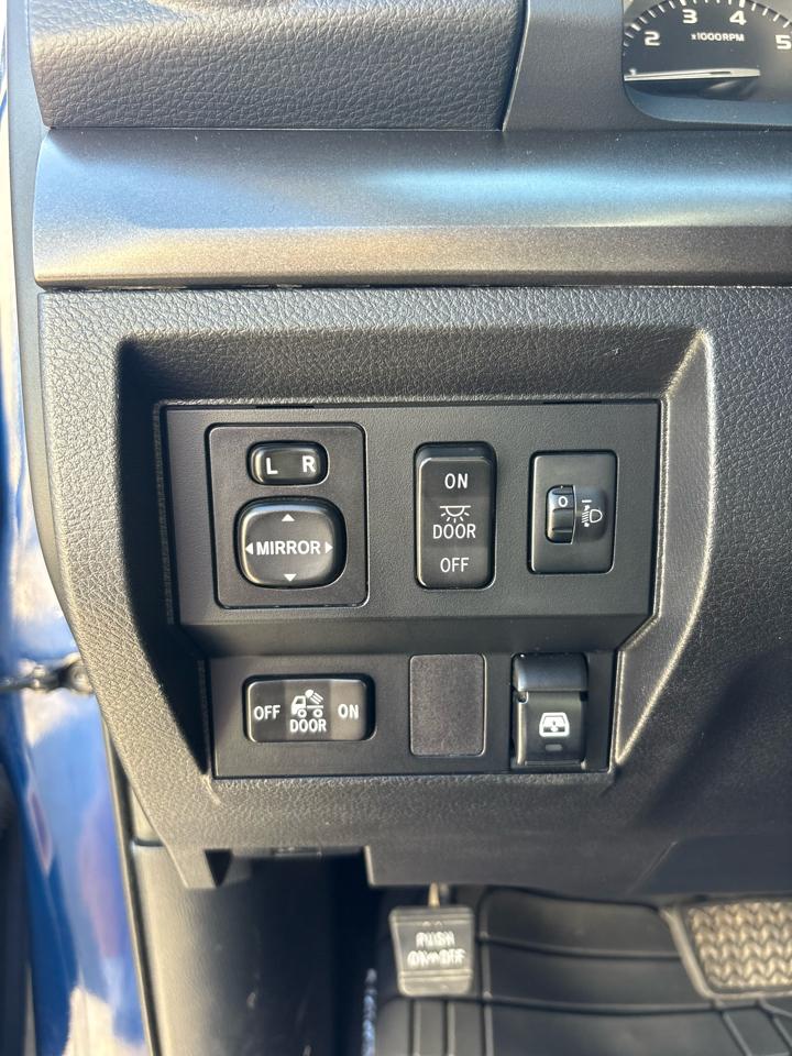 Toyota Tundra SR5 5.7L V8 CrewMax 2WD 2014