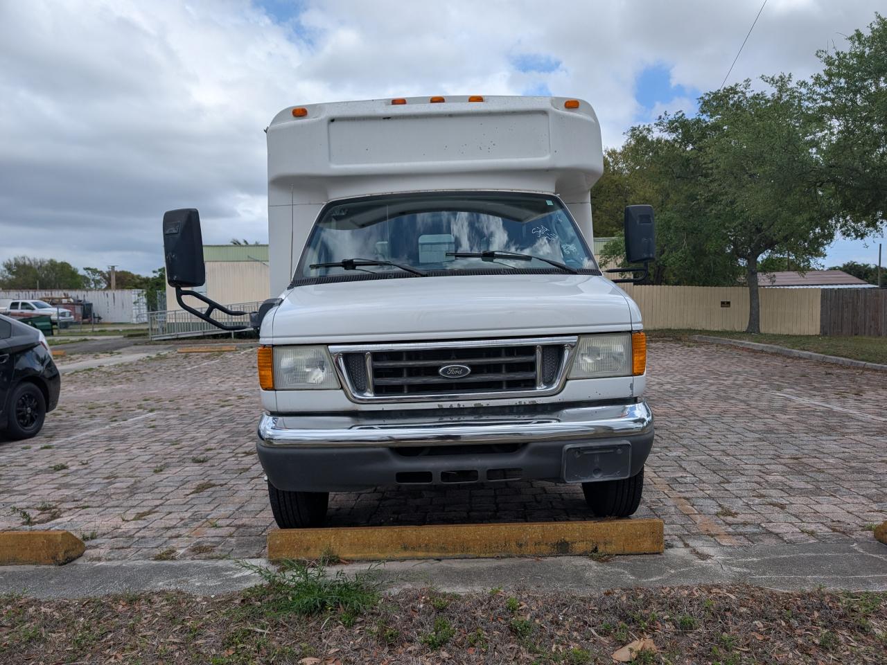 Ford Econoline E-350 Super Duty 2007