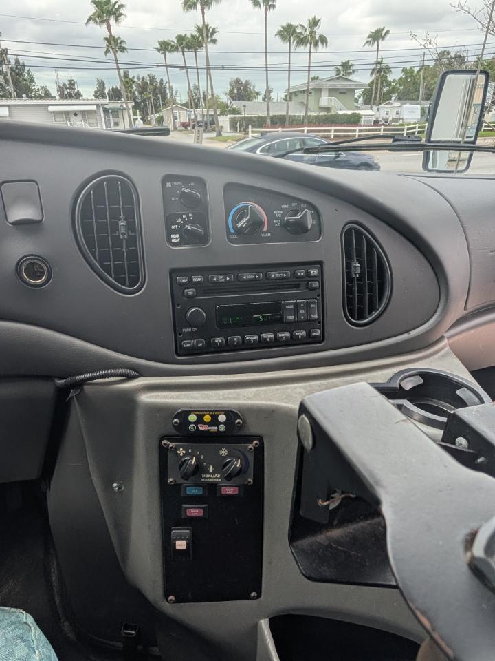 Ford Econoline E-350 Super Duty 2007