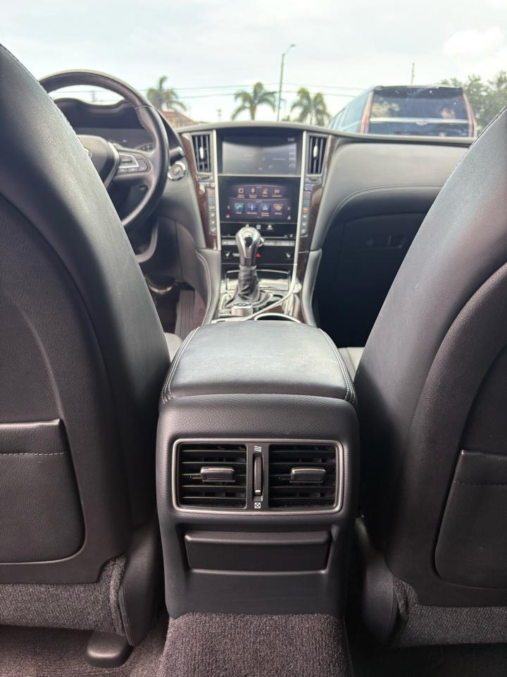 Infiniti Q50 3.0t LUXE 2018