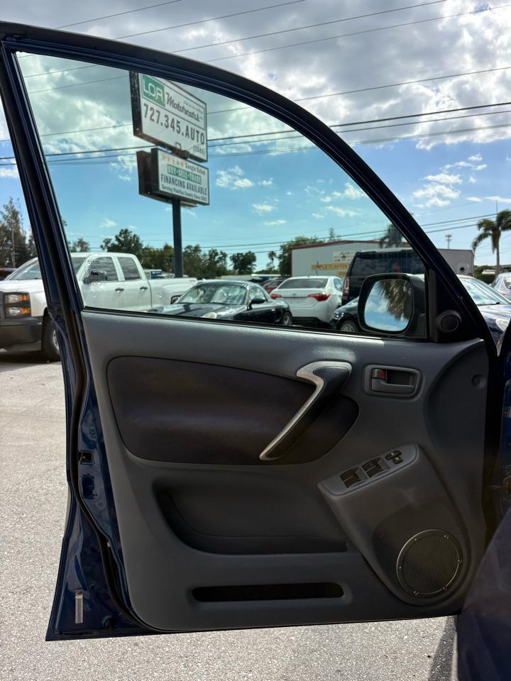 Toyota RAV4 2WD 2003