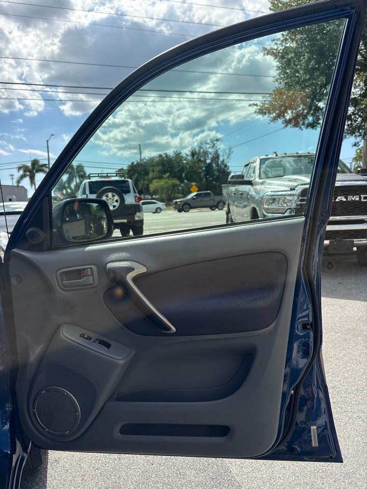 Toyota RAV4 2WD 2003