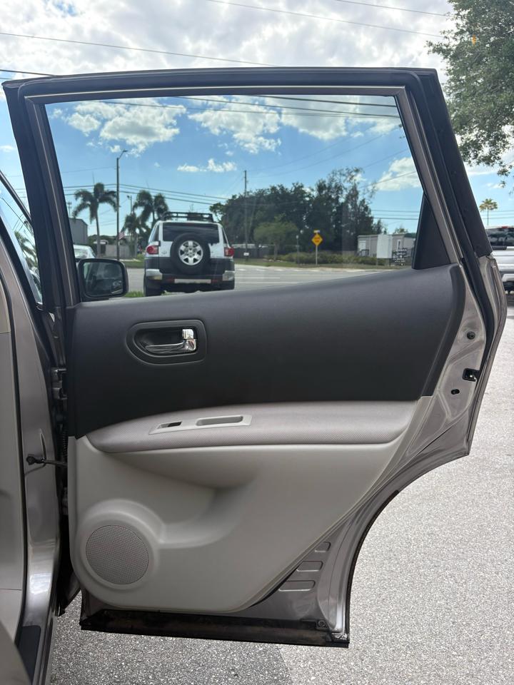 Nissan Rogue S AWD 2012
