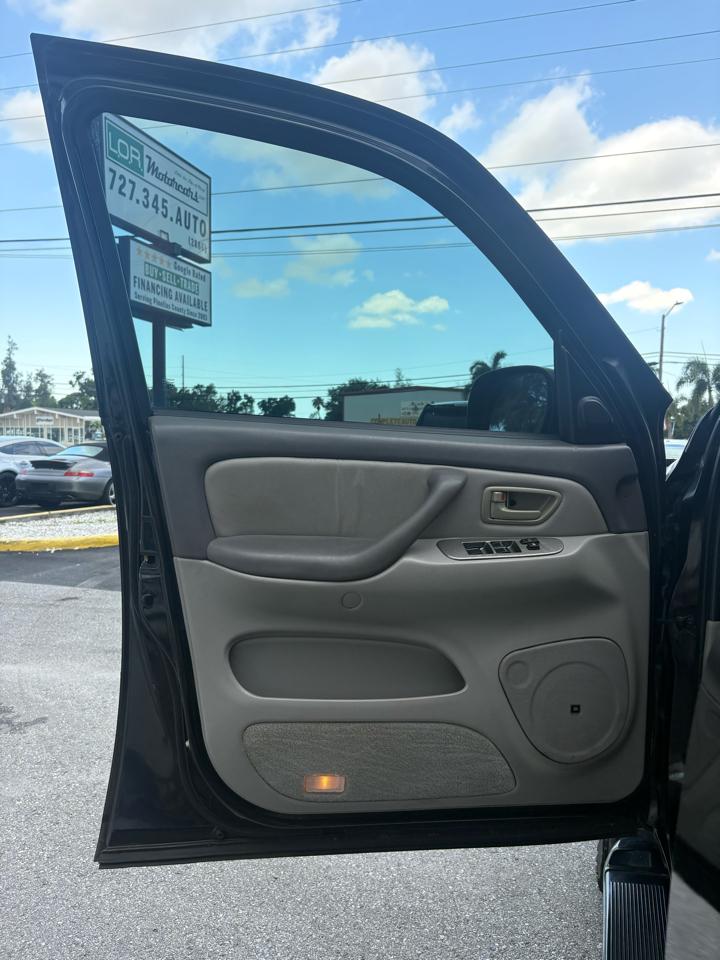 Toyota Sequoia Limited 2WD 2002