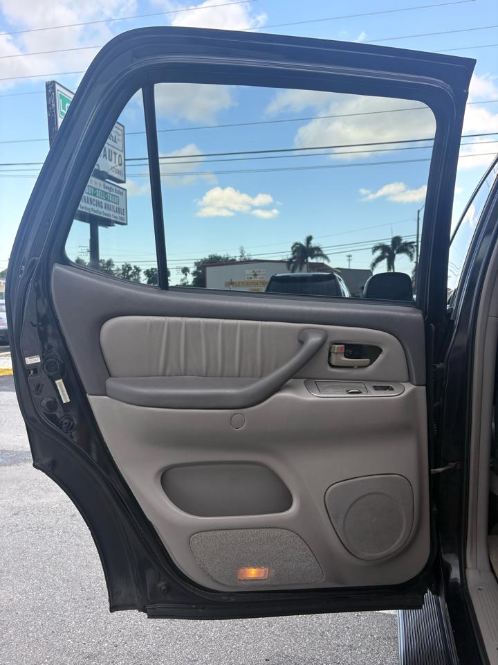 Toyota Sequoia Limited 2WD 2002