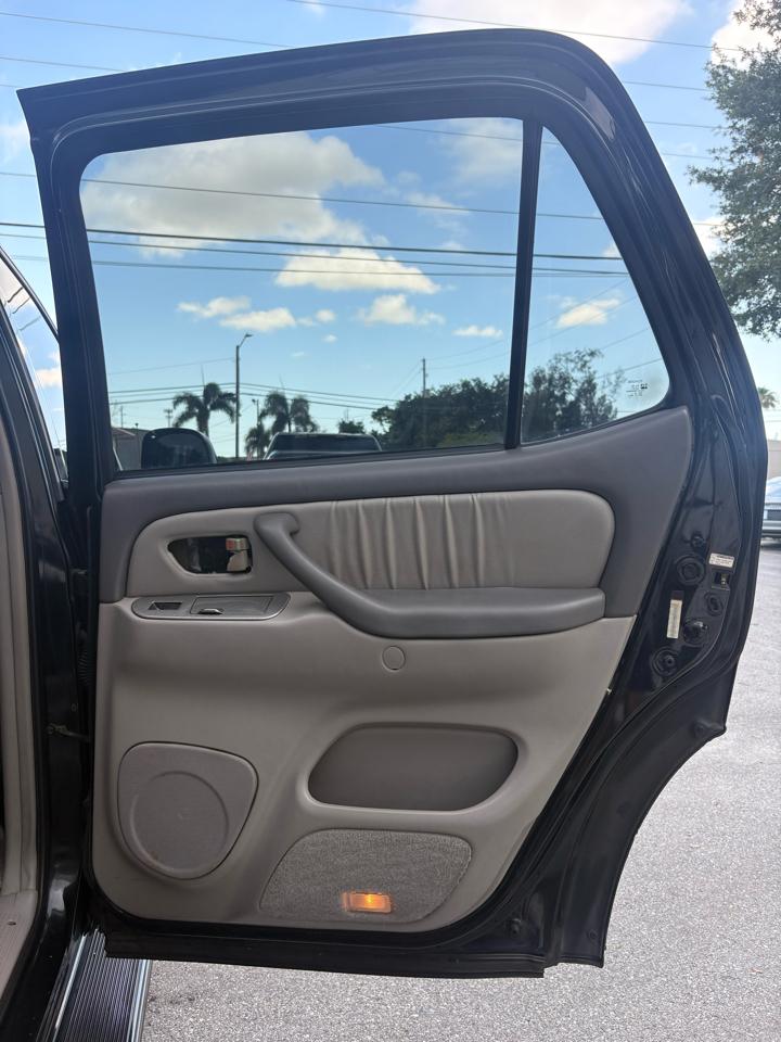 Toyota Sequoia Limited 2WD 2002