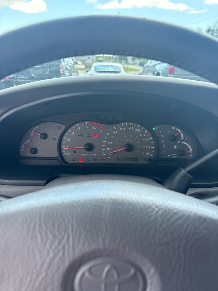 Toyota Sequoia Limited 2WD 2002