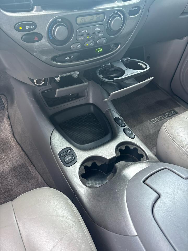 Toyota Sequoia Limited 2WD 2002