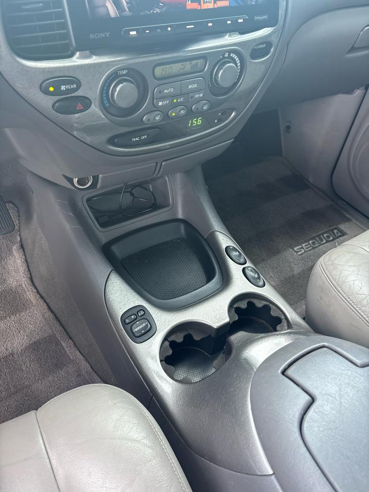 Toyota Sequoia Limited 2WD 2002