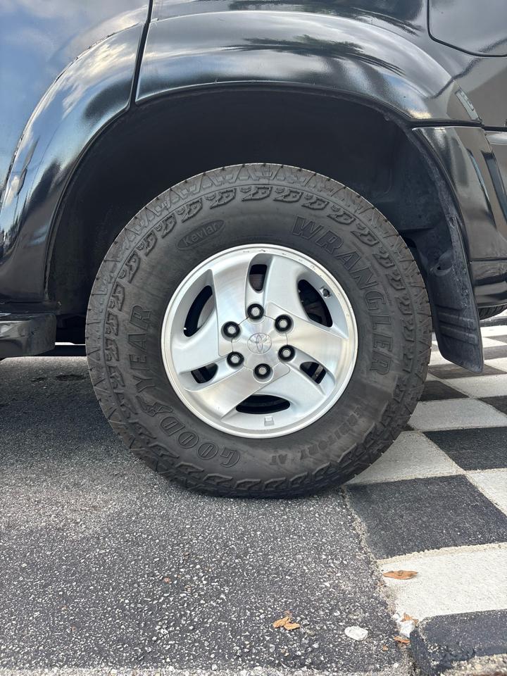 Toyota Sequoia Limited 2WD 2002