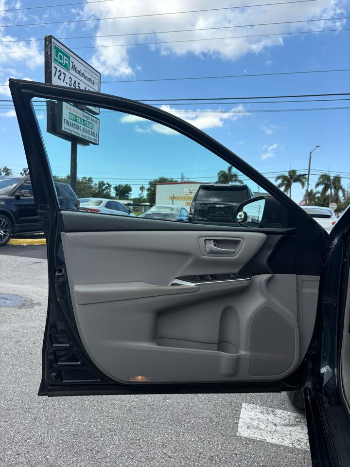 Toyota Camry SE 2017