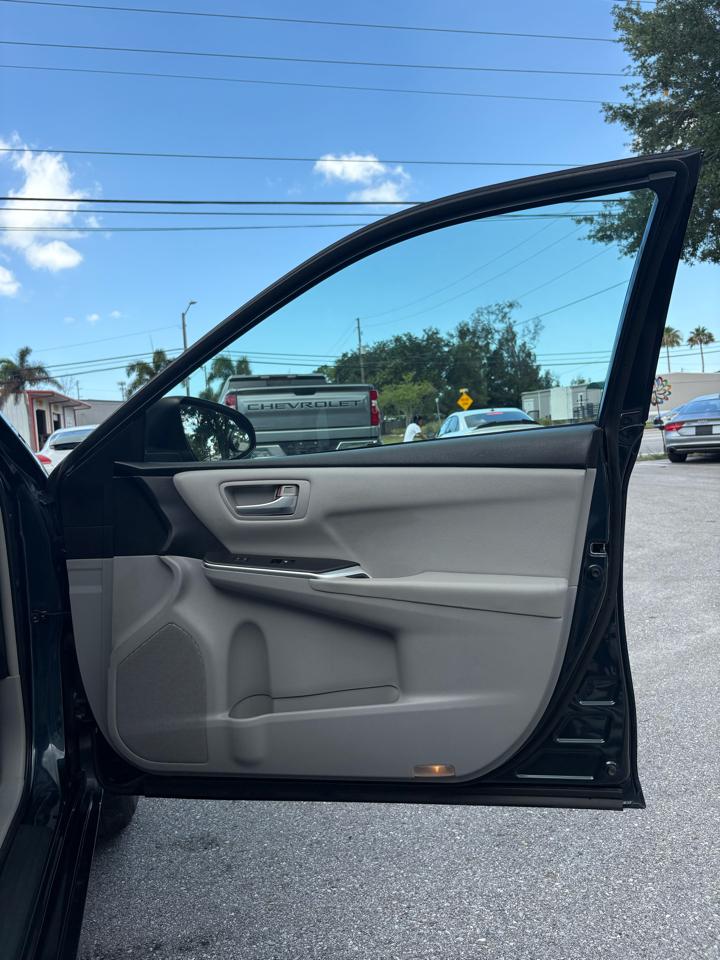 Toyota Camry SE 2017