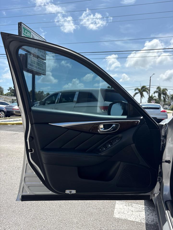 Infiniti Q50 3.0t LUXE RWD 2018