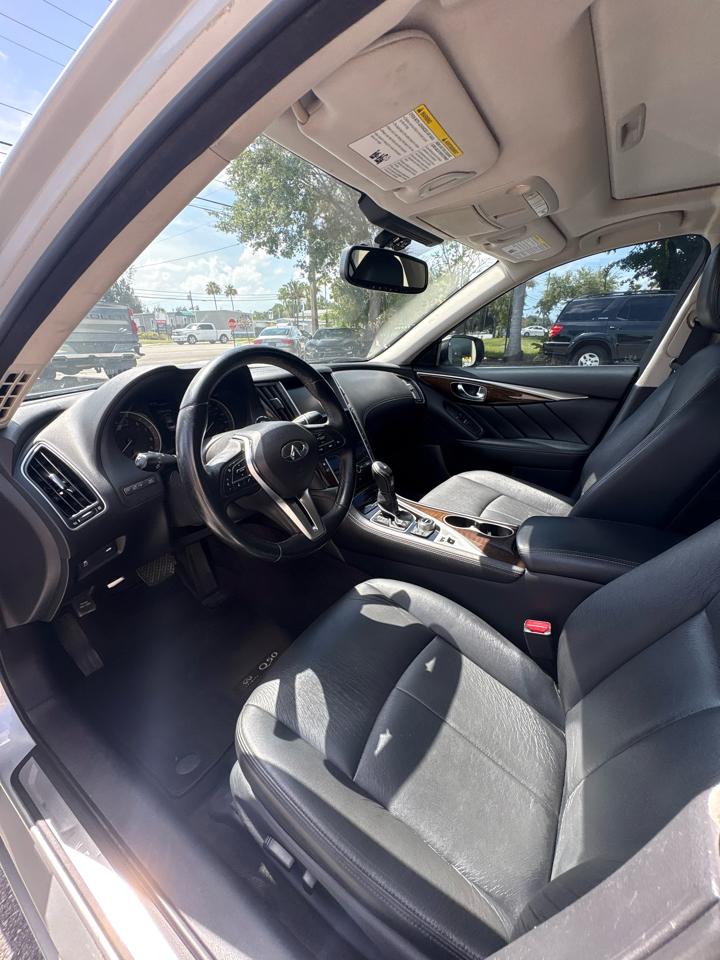 Infiniti Q50 3.0t LUXE RWD 2018
