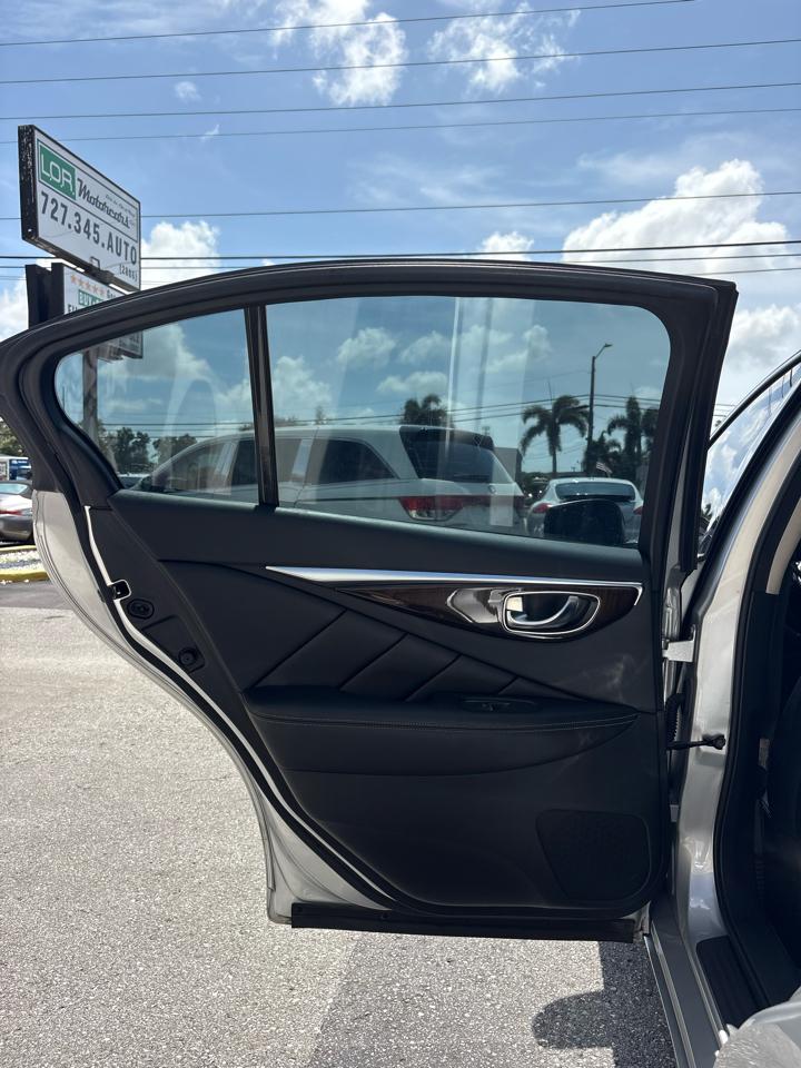 Infiniti Q50 3.0t LUXE RWD 2018