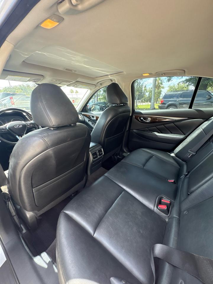 Infiniti Q50 3.0t LUXE RWD 2018