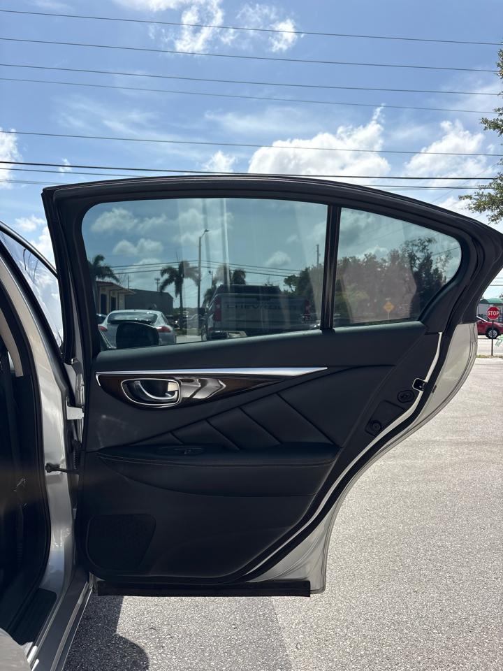 Infiniti Q50 3.0t LUXE RWD 2018