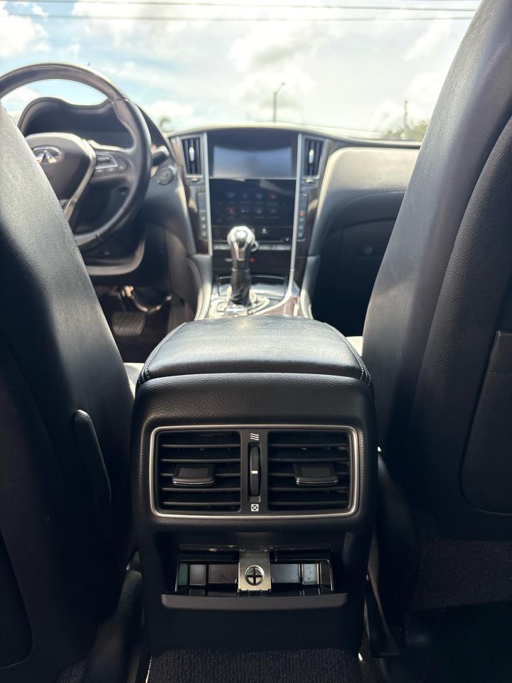 Infiniti Q50 3.0t LUXE RWD 2018
