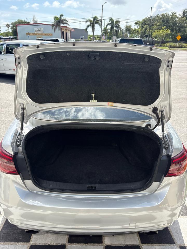Infiniti Q50 3.0t LUXE RWD 2018