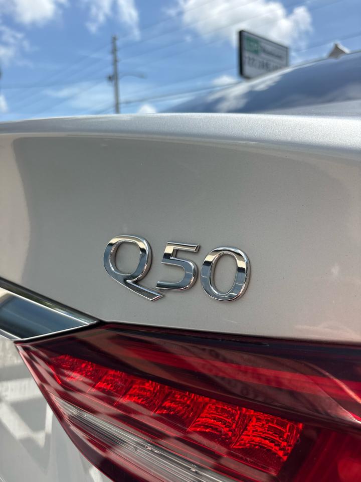 Infiniti Q50 3.0t LUXE RWD 2018