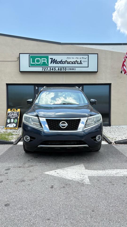 Nissan Pathfinder LE 2WD 2013