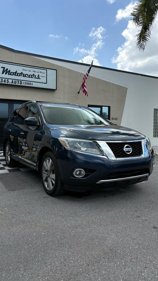 Nissan Pathfinder LE 2WD 2013