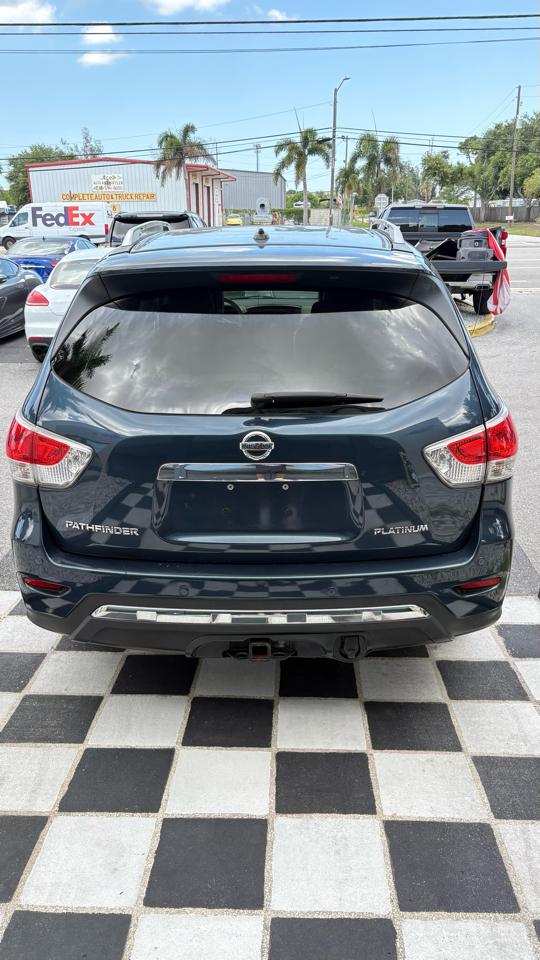 Nissan Pathfinder LE 2WD 2013