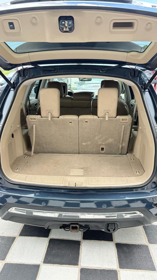 Nissan Pathfinder LE 2WD 2013