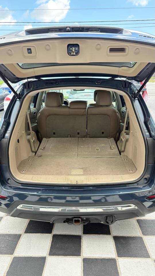 Nissan Pathfinder LE 2WD 2013