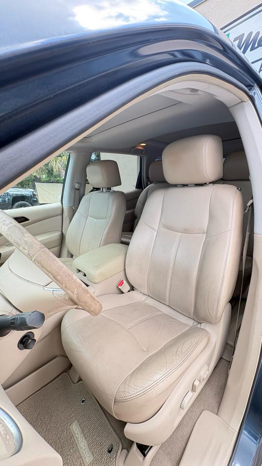 Nissan Pathfinder LE 2WD 2013