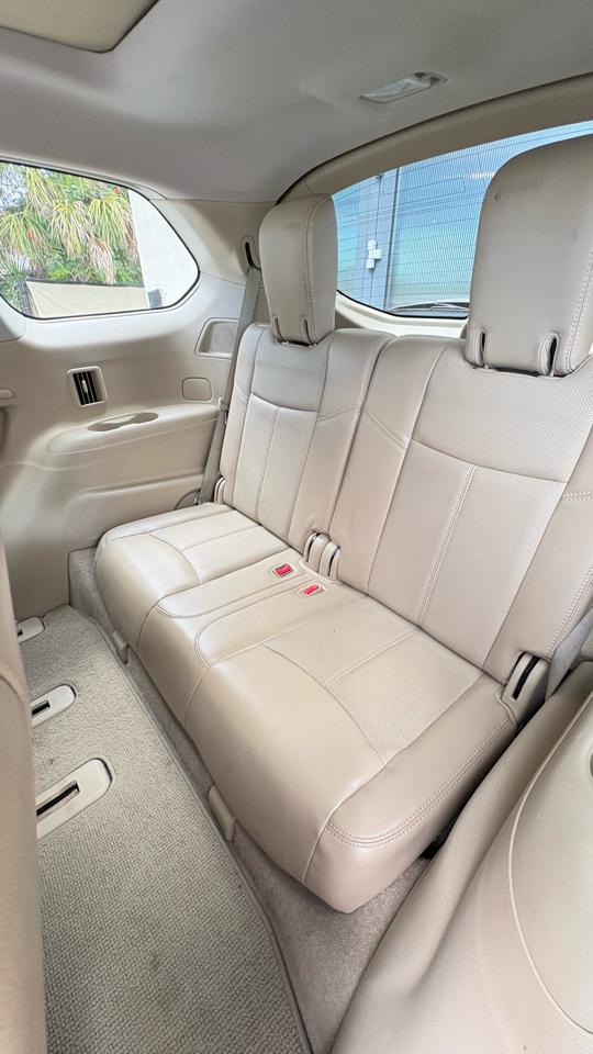 Nissan Pathfinder LE 2WD 2013