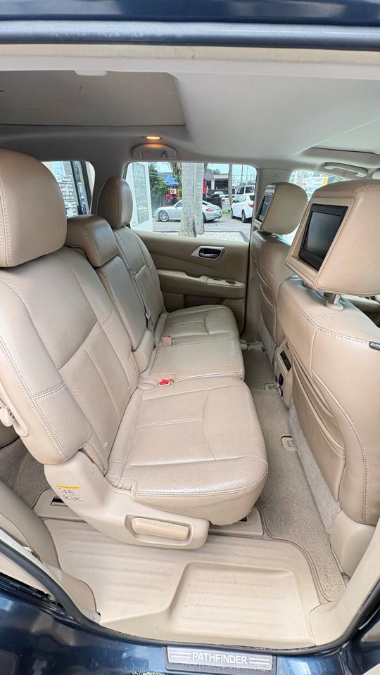 Nissan Pathfinder LE 2WD 2013
